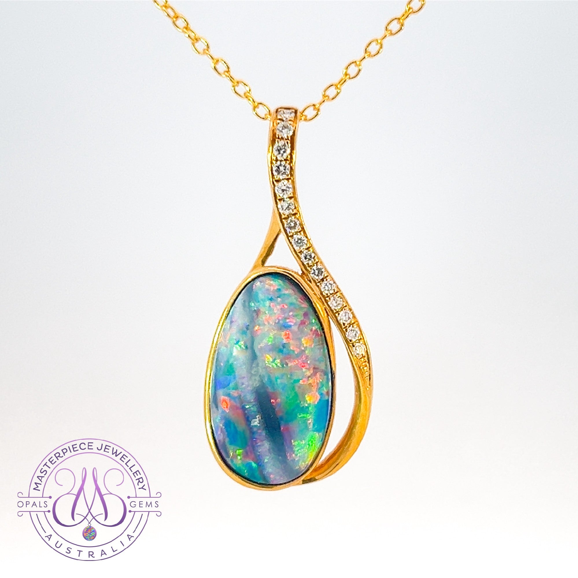 18kt Yellow gold Opal doublet 4.05ct pendant with 0.1ct diamonds 